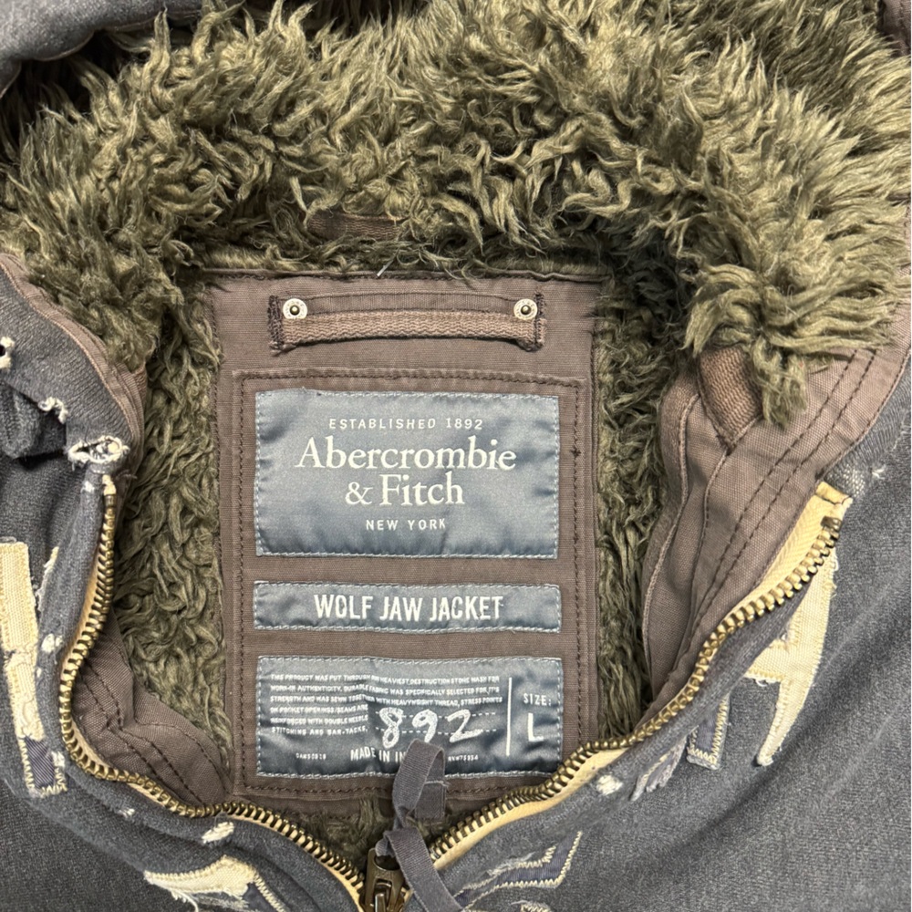 Abercrombie and Fitch Wolf Jaw Fur Jacket Size L - Picture 2 of 7